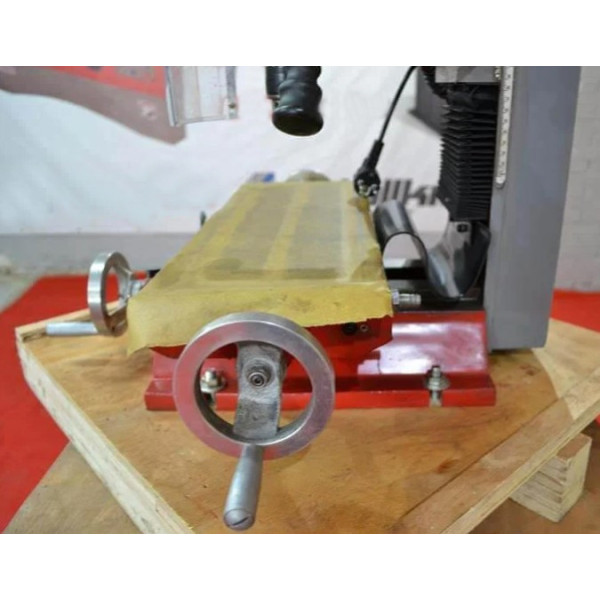 Фрезерний верстат Holzmann BF 20V